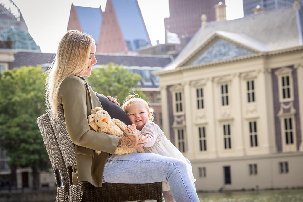 HKS Zwangere vrouw met kind